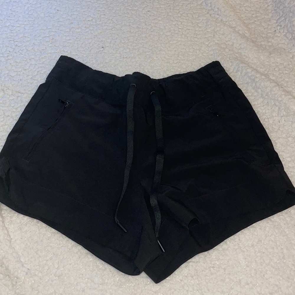 athletic shorts black